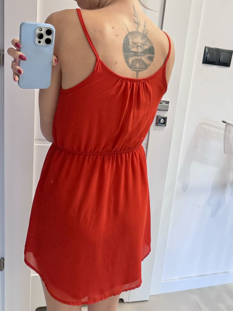 Sukienka czerwona na ramiączka