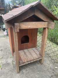 Drewniny domek buda dla psa lub kota