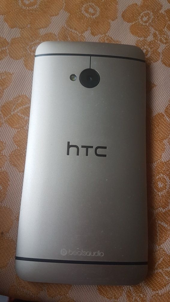 Sprzedam telefon HTC one GOLD