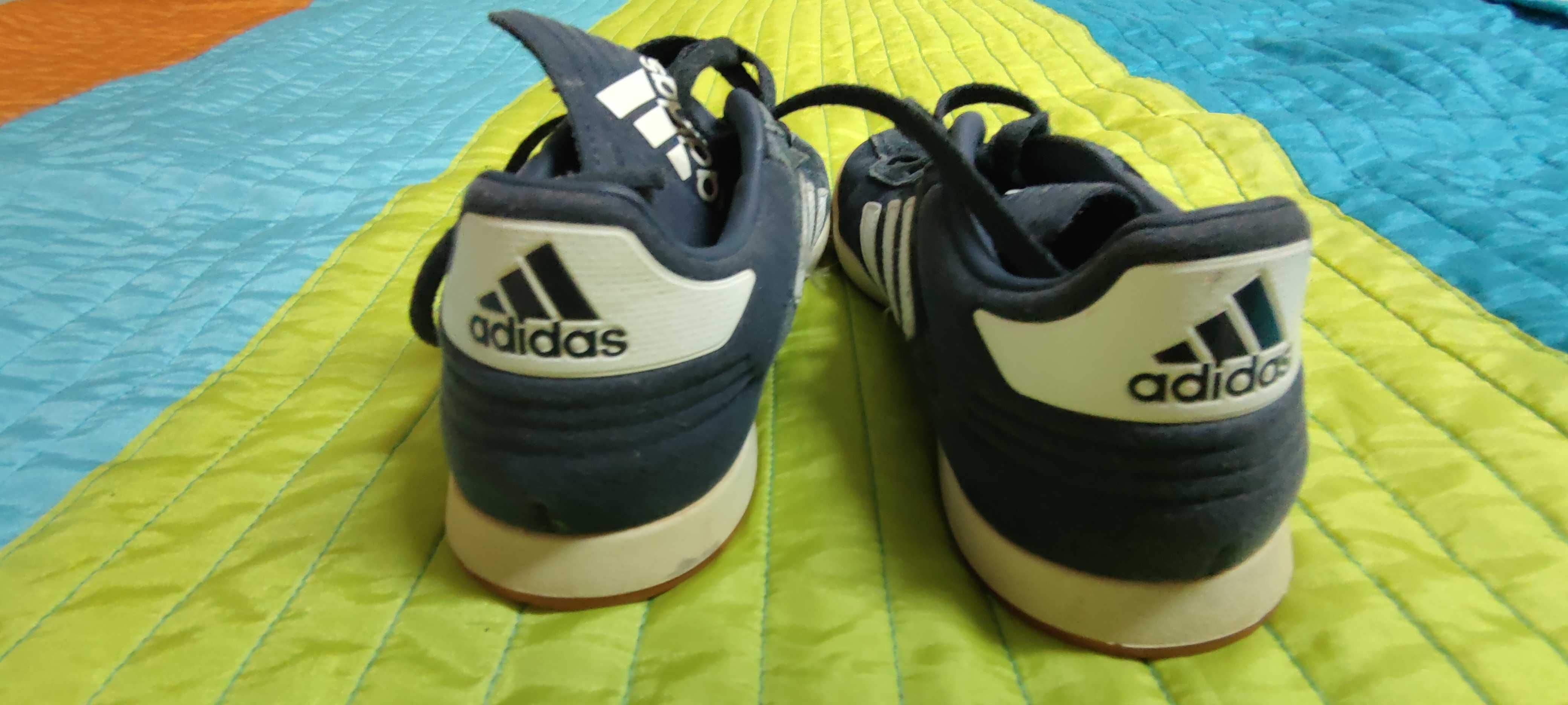 Sapatilhas Adidas de menino em pele natural tam. 35.5 excelentes