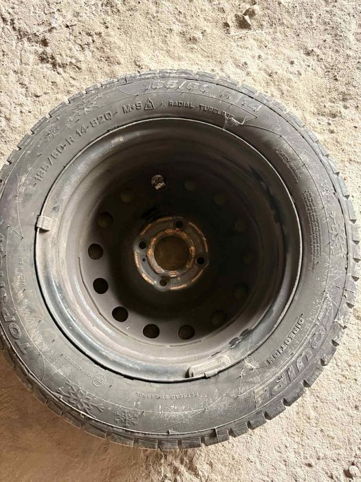 Opony zimowe/felgi stalowe R14”