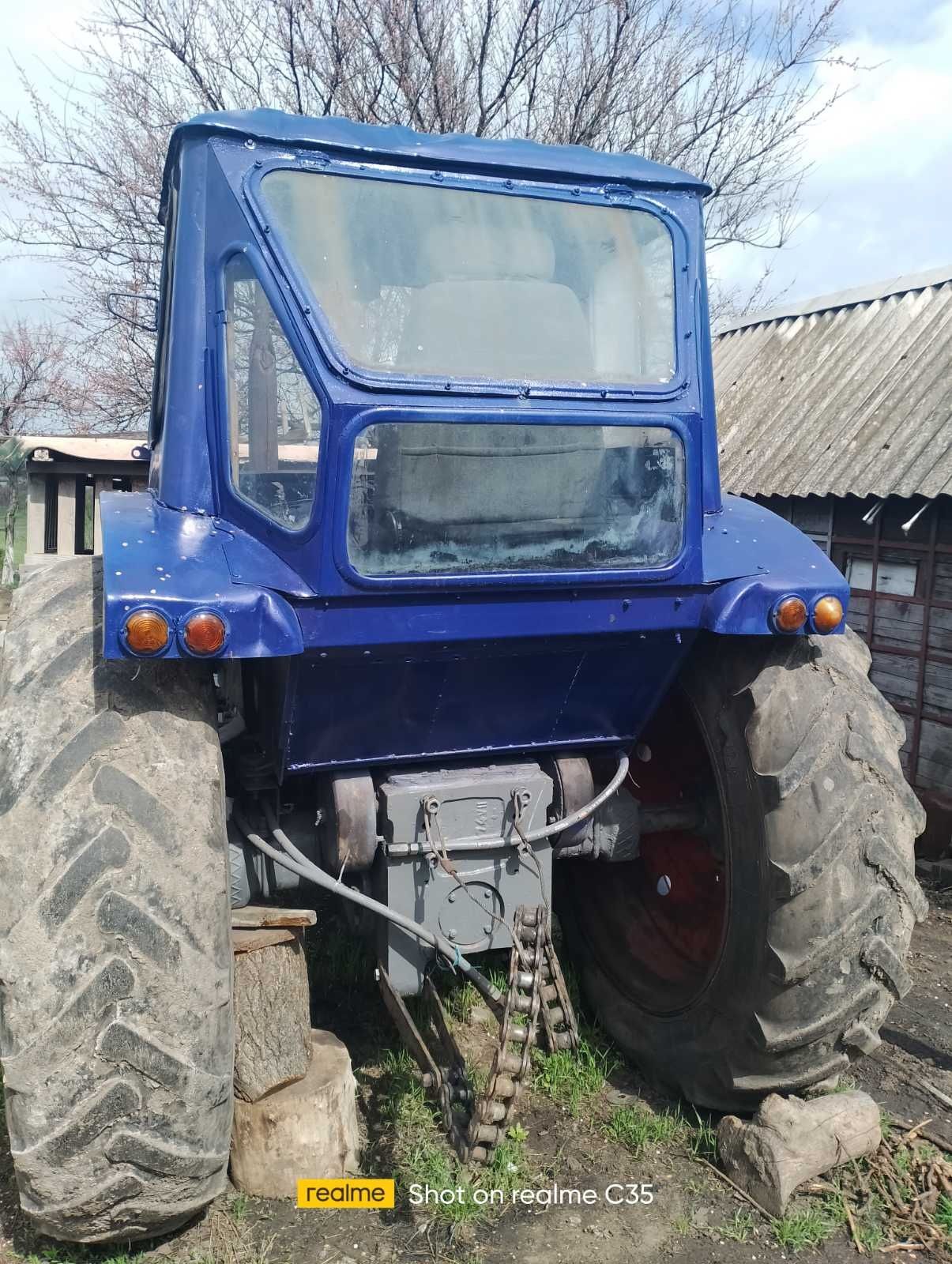Трактор ЮМЗ 6 с лопатой