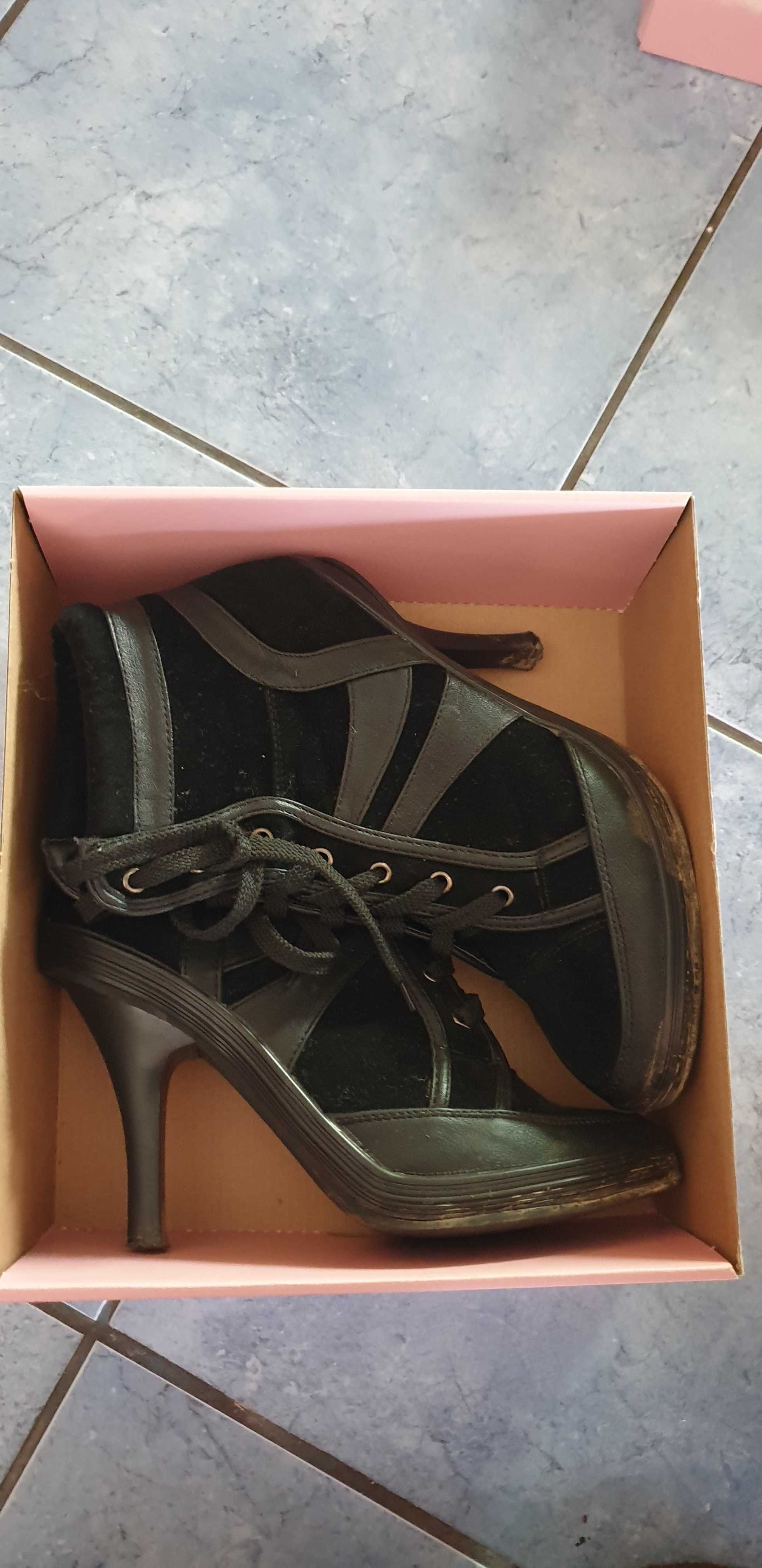 Buty na obcasie r  40 za 10zl