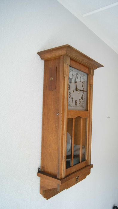 265 Zegar wiszący mechaniczny HAU antyk
