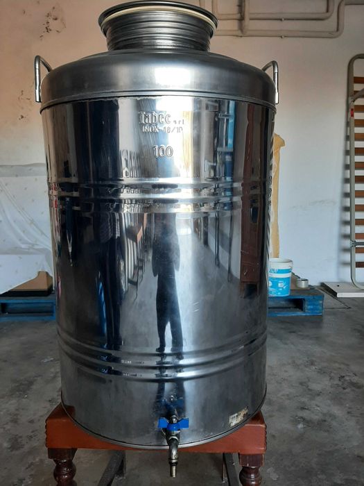 Depósito em inox para azeite 100 L.