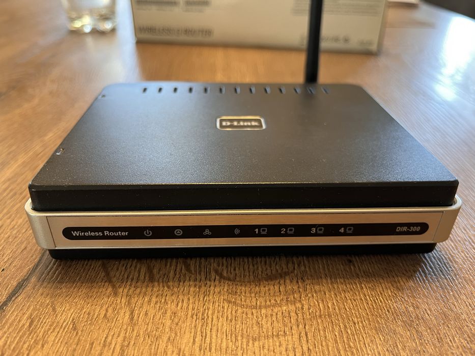 Роутер  D-Link DIR-300