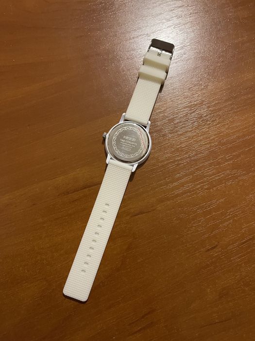 Годинник жіночий білий