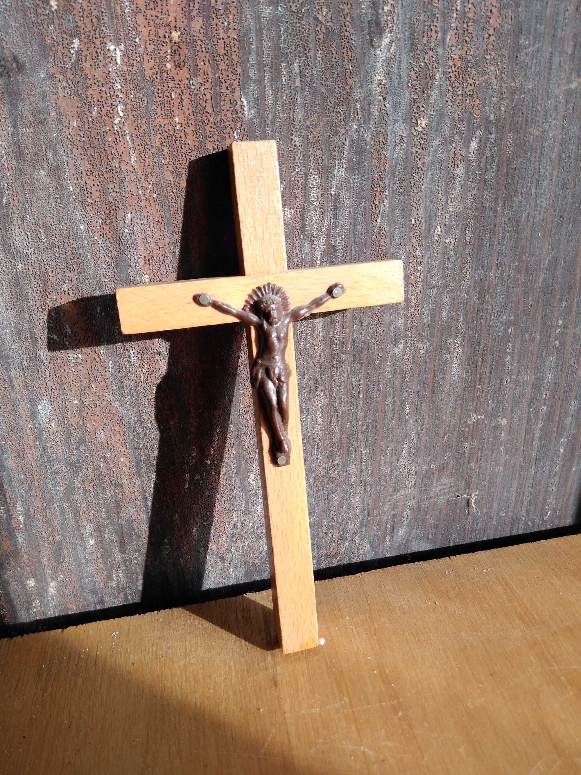 Stary drewniany krzyż krzyżyk zabytek PRL dewocjonalia