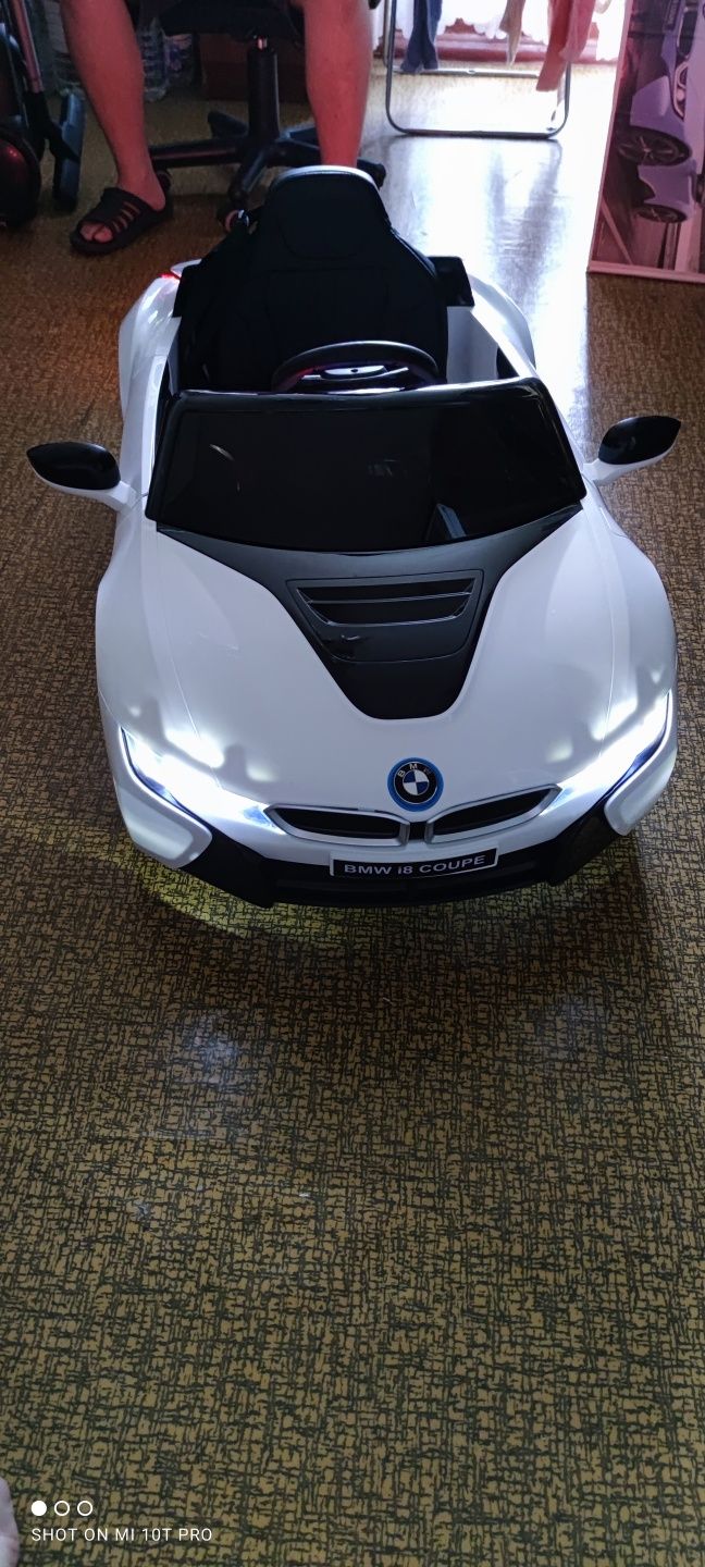 Детский электромобил" BMW i8" кожаное сидение