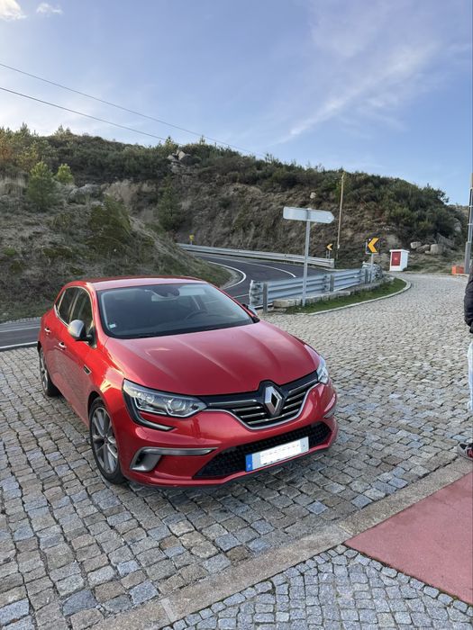 Renault Mégane GT-Line 1.5 dCi 109cv – 2017 – Vermelho