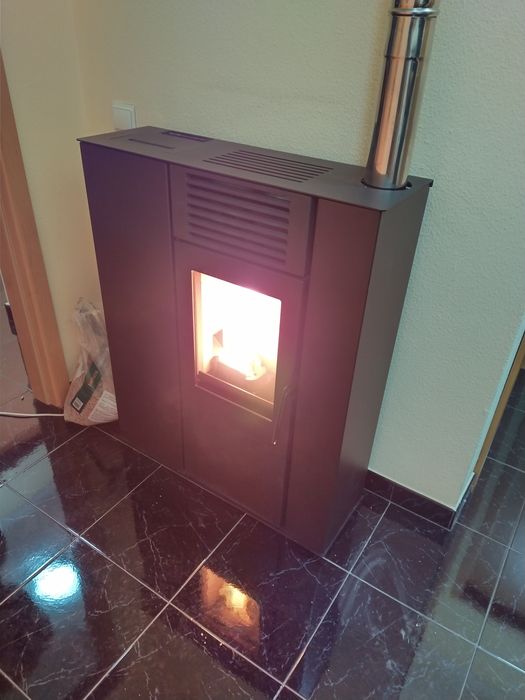 Aplico e vendo Salamandra a pellets e recuperadores de calor, ar condi