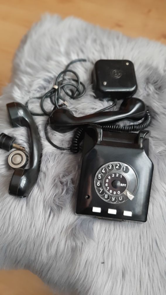 Stary czarny telefon antyk PRL