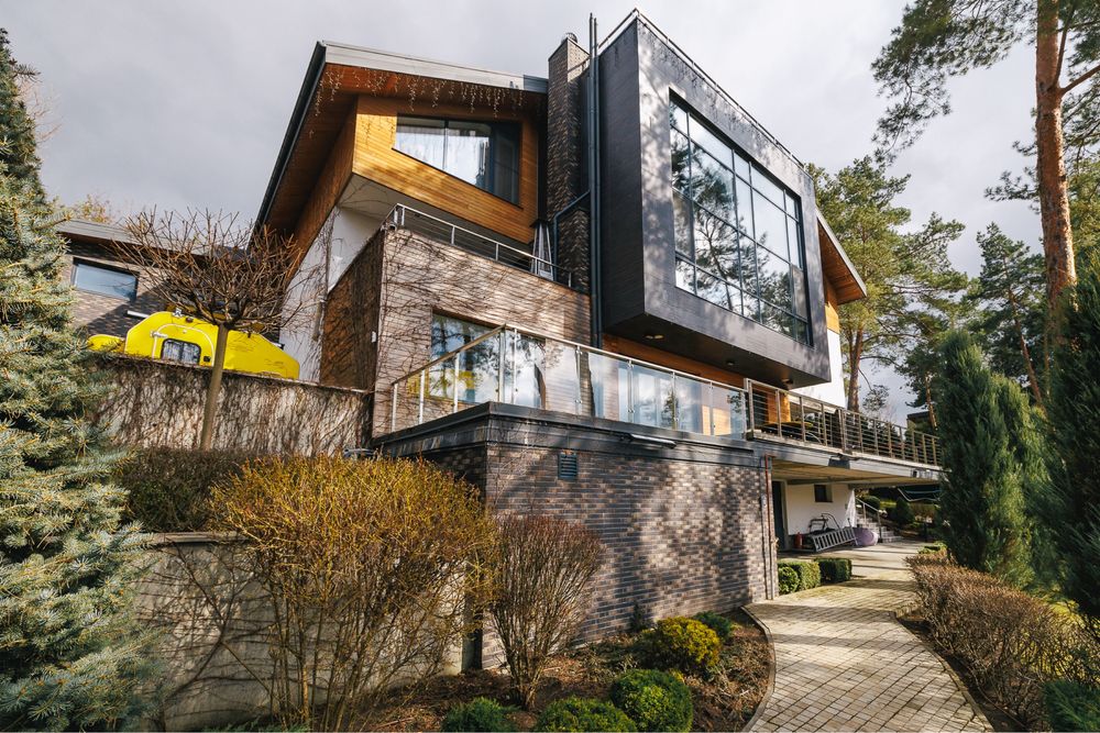 Лісники, панорамний будинок посеред сосен з власним СПА