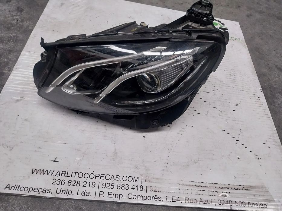 Farol frente esquerdo Mercedes-Benz W213 ref: A2139063904
