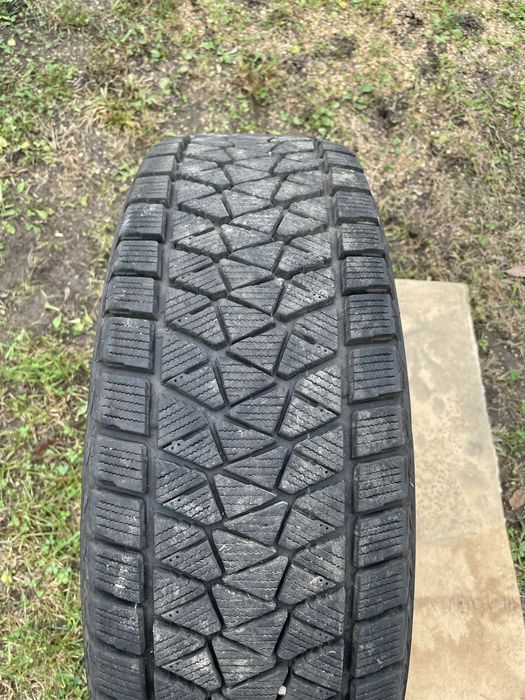 Bridgestone blizzak alenza dm-v2 225/70/16