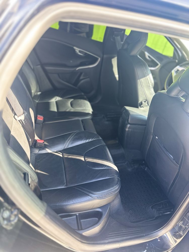 Volvo v40 2013 рік