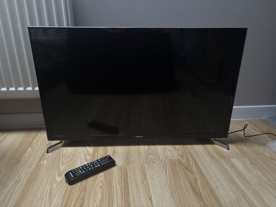 Телевізор Samsung UE32J4500AK