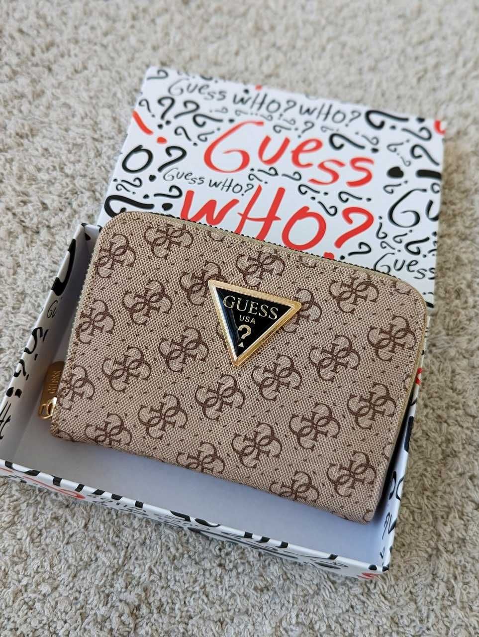 Кошелек маленький женский Guess коричневый , белый Гесс