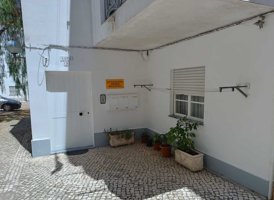 Arrenda-se T2 em muito bom estado