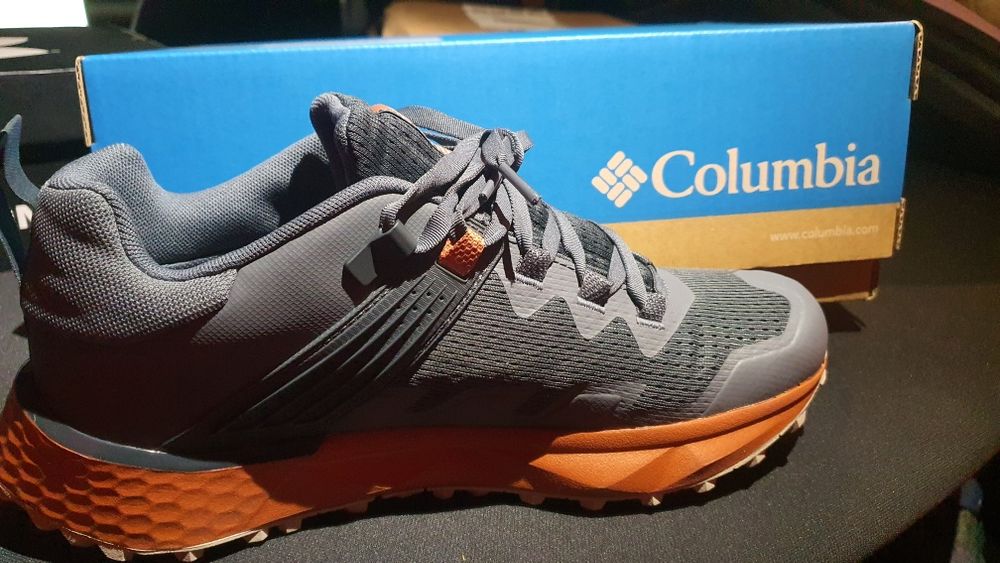 Sapatilhas Columbia, novas na caixa, 42,5