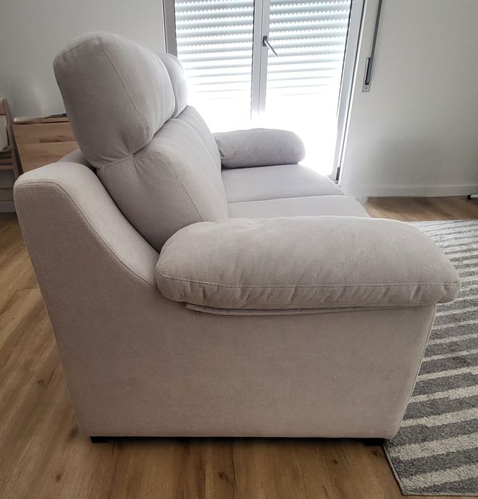 Sofá-cama semi-novo