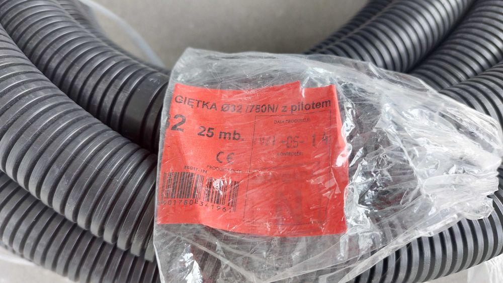 RURA KARBOWANA peszel z pilotem fi 32MM 750N PVC 18 metrów