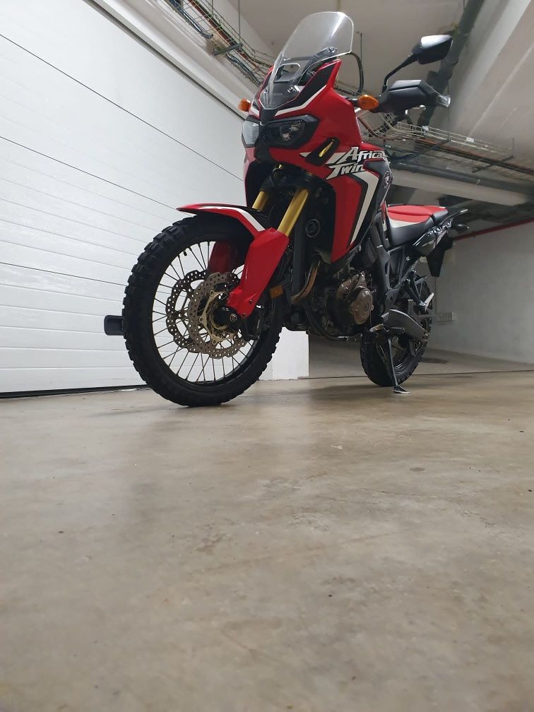 Africa twin 1000 ( mota reservada )