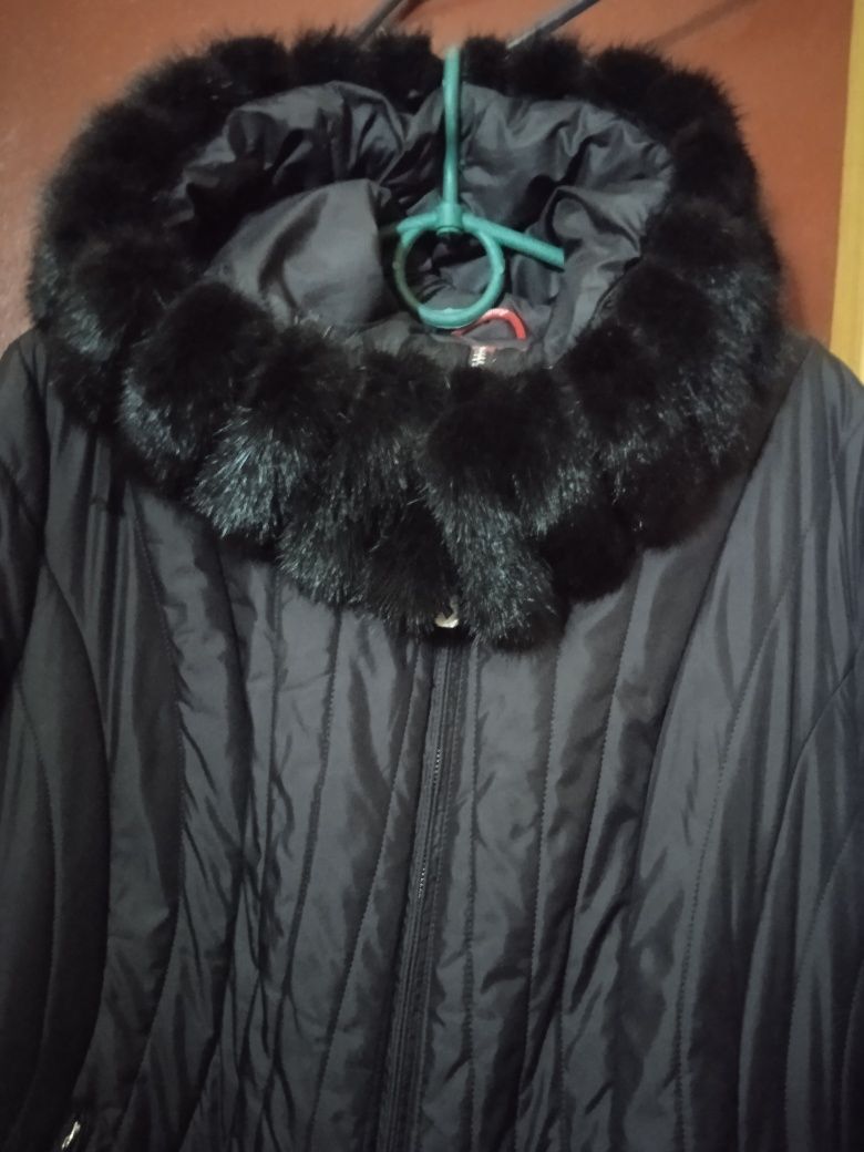 Продам зимнее пальто с капюшоном