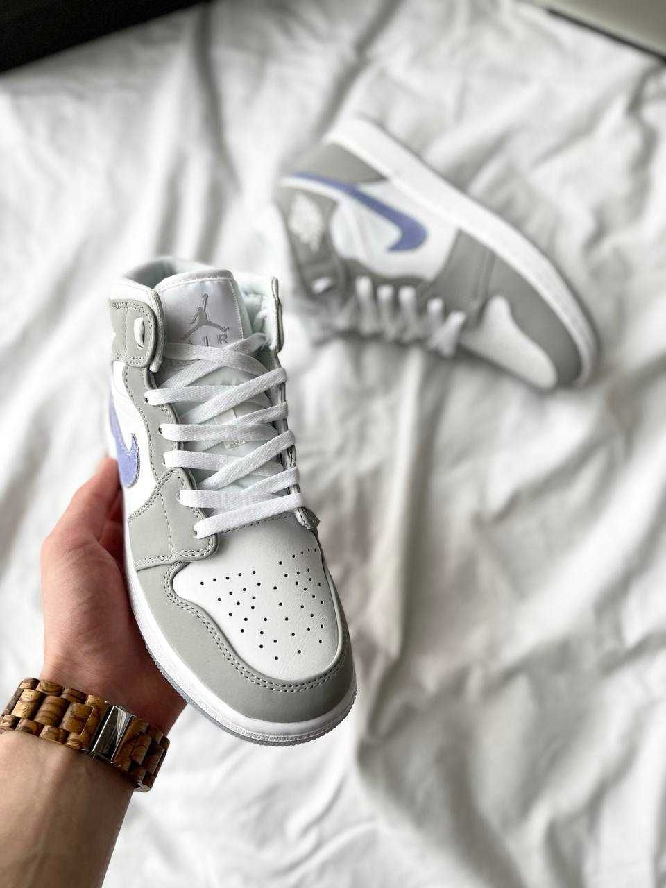 АКЦІЯ! Жіночі кросівки Nike Air Jordan 1 Retro Mid ‘Wolf Grey’ (36 р.)