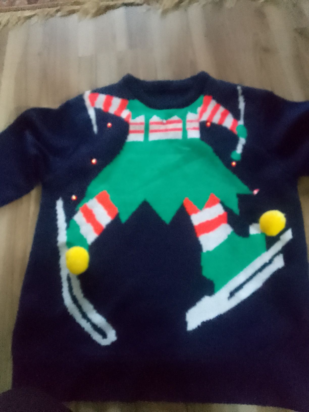 Різдвяний светр з герляндою