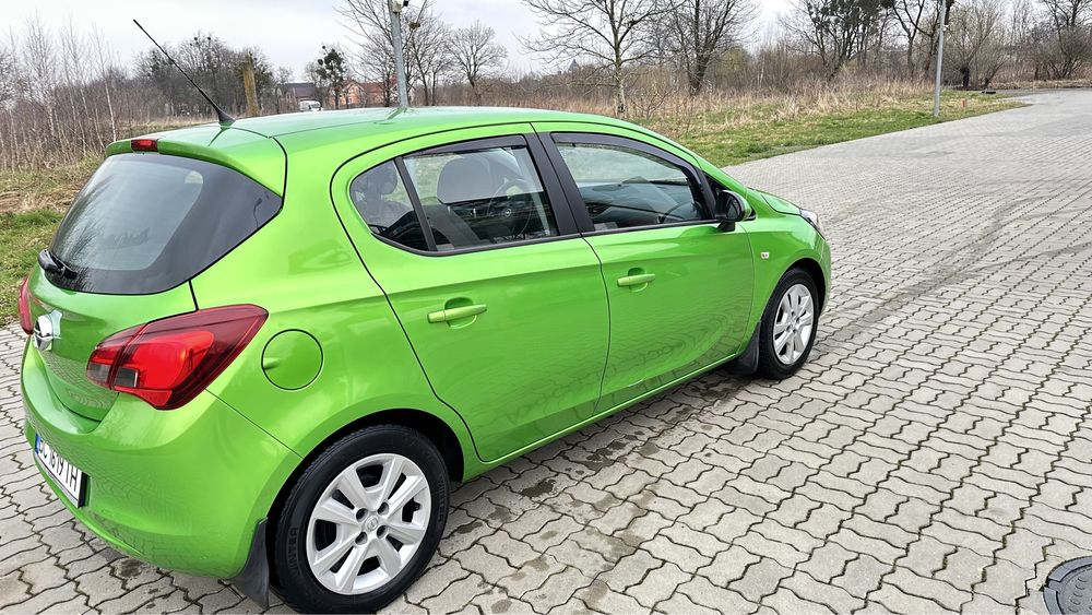 Opel corsa color edition