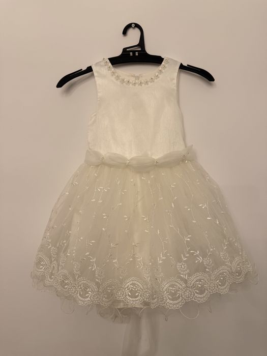 Tiulowa biała (ecru kolor )sukienka 98 rozmiar na 3 lata