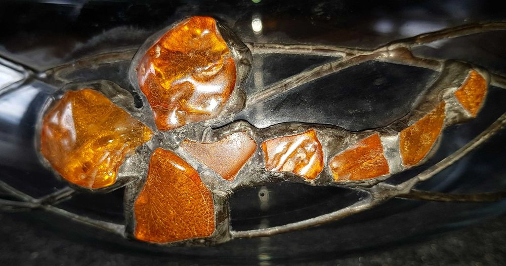 Szklana patera - waza z bursztynami