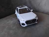 Audi Q5 1:24 Swiatla LED, dźwięk, otwierane elementy