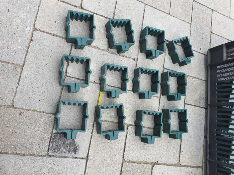Obejma plastikowa do siatki płotu na słupek 60x60mm 62 sztuki + gratis