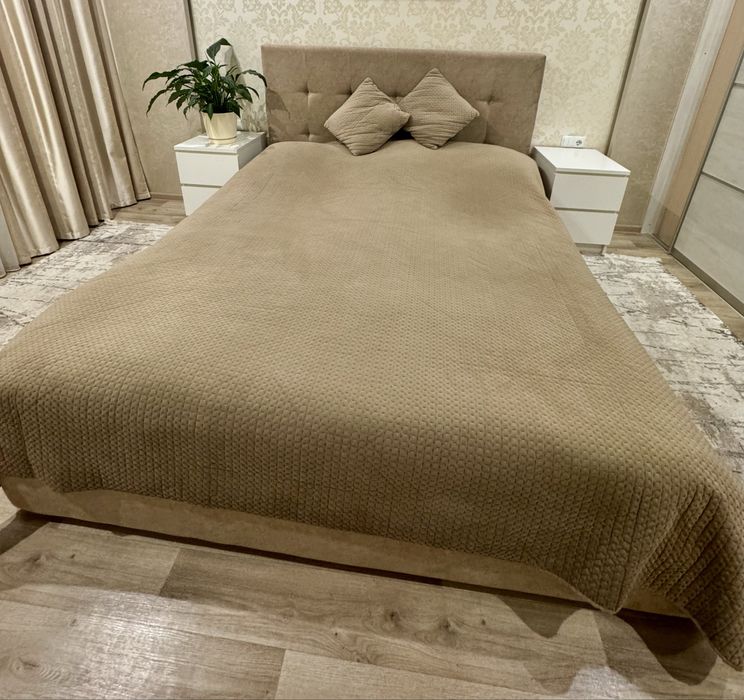 Продається двоспальне   ліжко в ідеальному стані