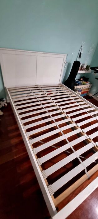 Cama de casal branca
