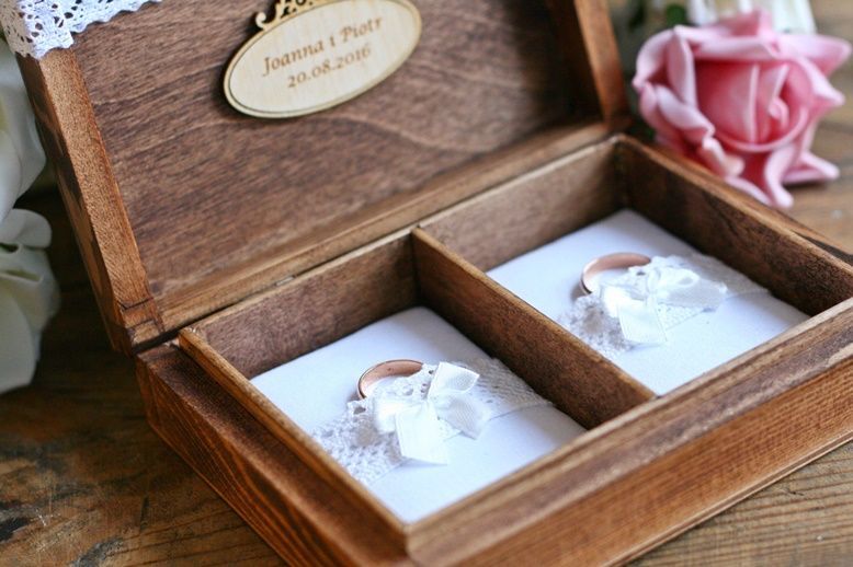 Ślubne pudełko na obrączki - z własnymi imionami i datą ślubu