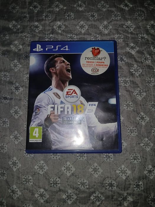 Vendo lote de 2 PS4 + comando + phones + jogos
