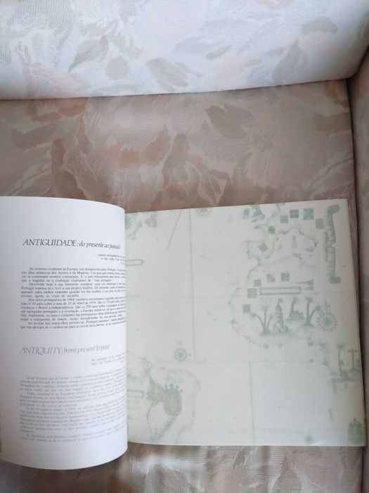 Livro "Portugal em selos 1984"