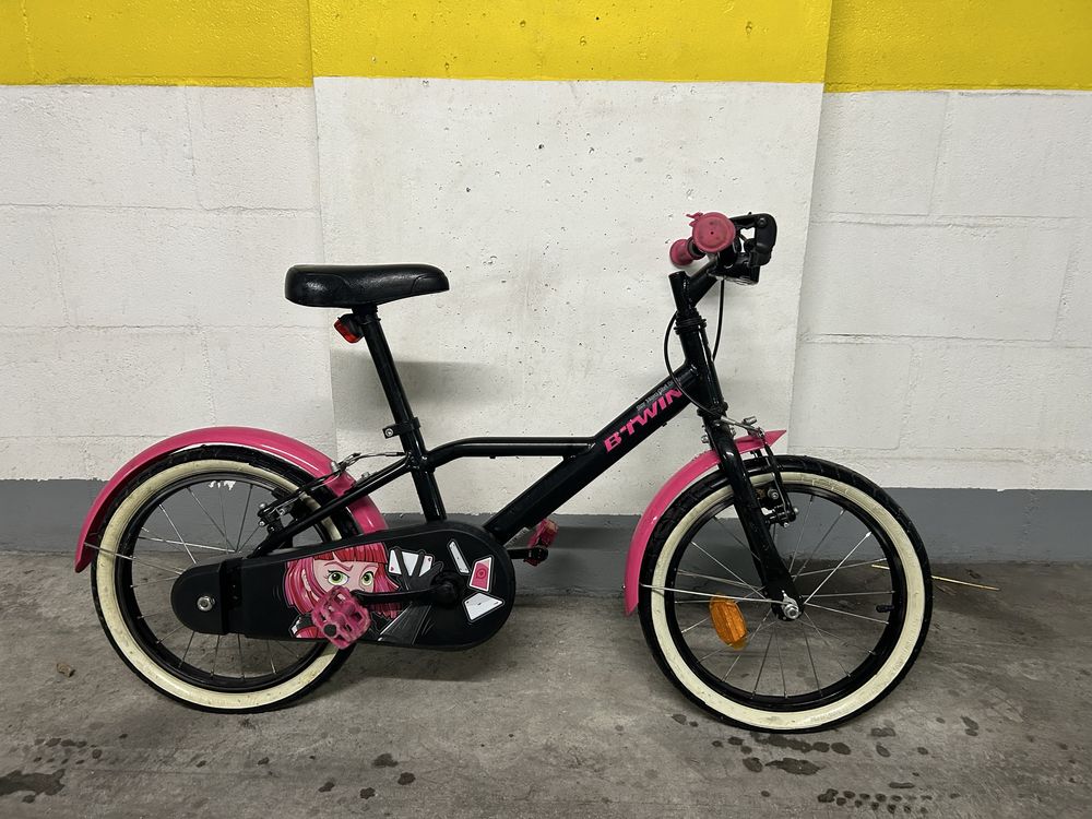 bicicleta btwin com detalhes rosa