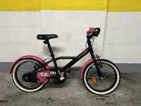 bicicleta btwin com detalhes rosa