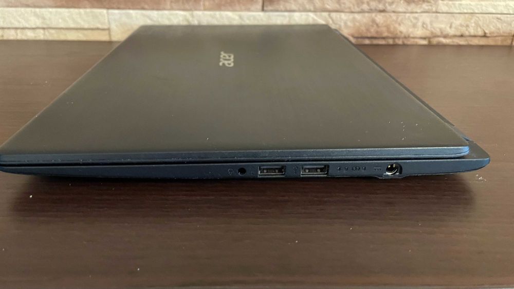 Laptop Acer Aspire A1132, model N17Q4 - uszkodzony
