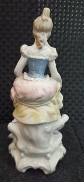 Porcelana Lippelsdorf  Gräfenthal Figurka Kobiety z Psem