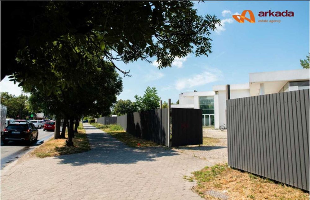 Просторе комерційне приміщення по вул. Євгена Коновальця