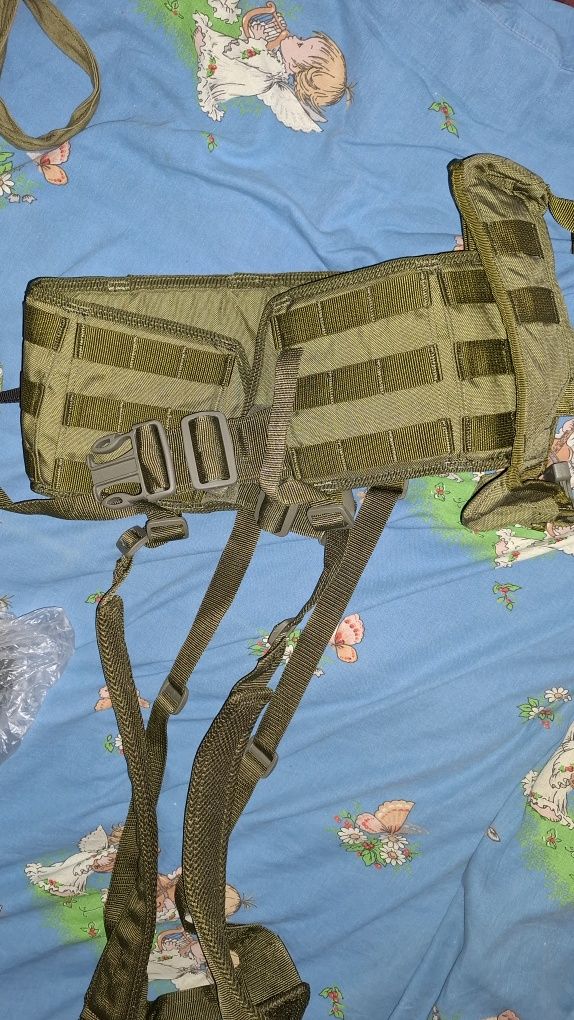 Рпс, берцы, аптечка. Военное барахло, форма олива новая.