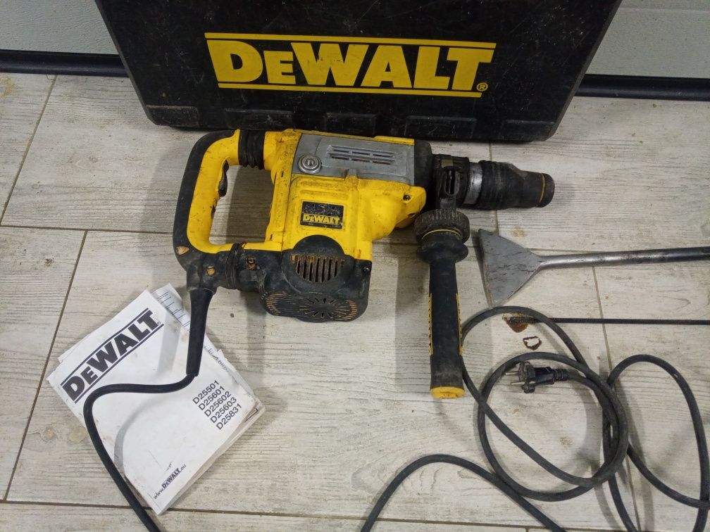 Młot udarowy, obrotowy Dewalt D25601 QS , kłująco - wiercący dłuto