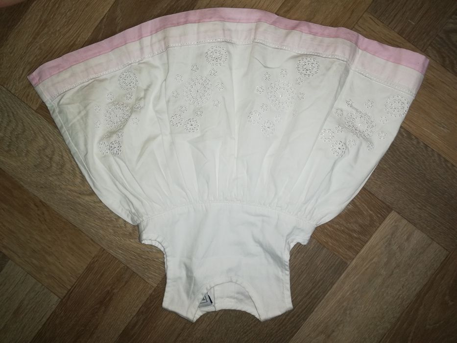 Красивое нарядное платье 3мес.