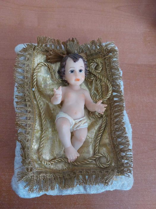 Menino Jesus com oferta de almofada