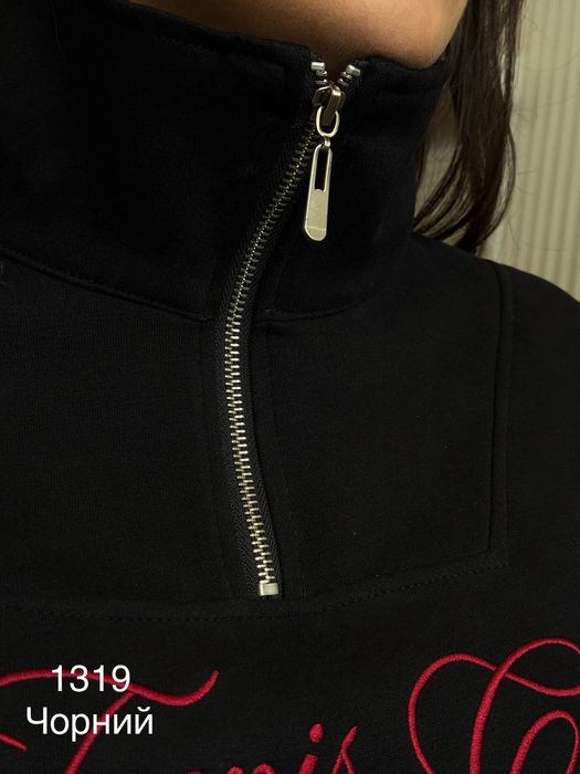 Жіночий спортивний костюм